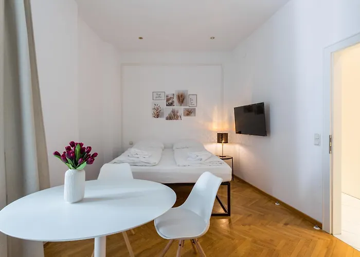 Cityswap- 1 St District Apartment *